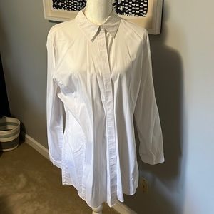Chicos white stretch blouse with zipper in back